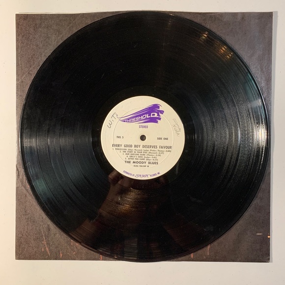 The Moody Blues - every good boy deserves favour Vinyl Record - Picture 6 of 7